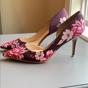 White House Black Market Floral pumps Size 8